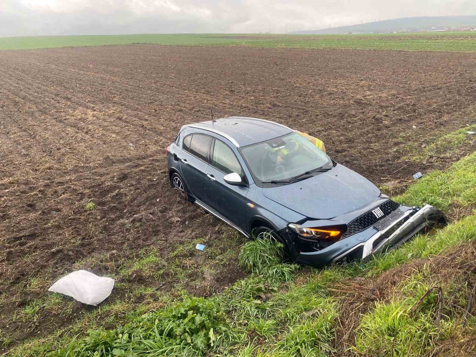 Tarlaya uçan otomobildeki 2 kişi yaralandı
Tarlaya uçan otomobildeki 2 kişi yaralandı
