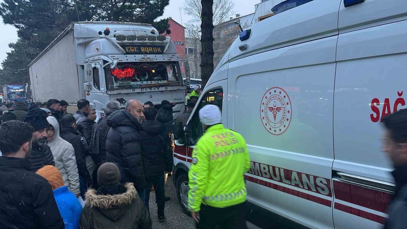 Tatvan’da tırın çarpması sonucu bir kişi hayatını kaybetti
Tatvan’da tırın çarpması sonucu bir kişi hayatını kaybetti