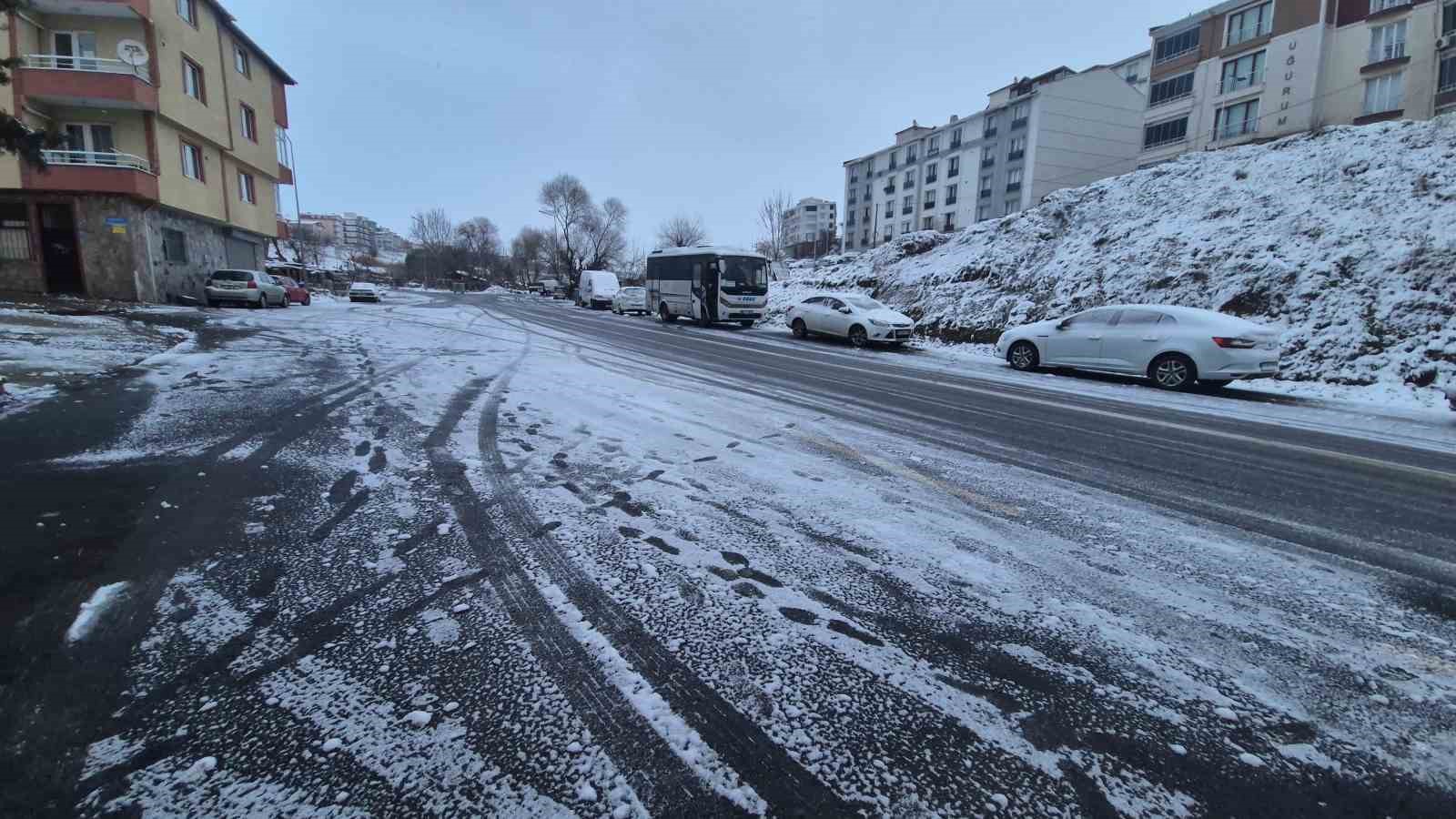 Tekirdağ’da kar hasreti sona erdi: Beyaz manzaralar
