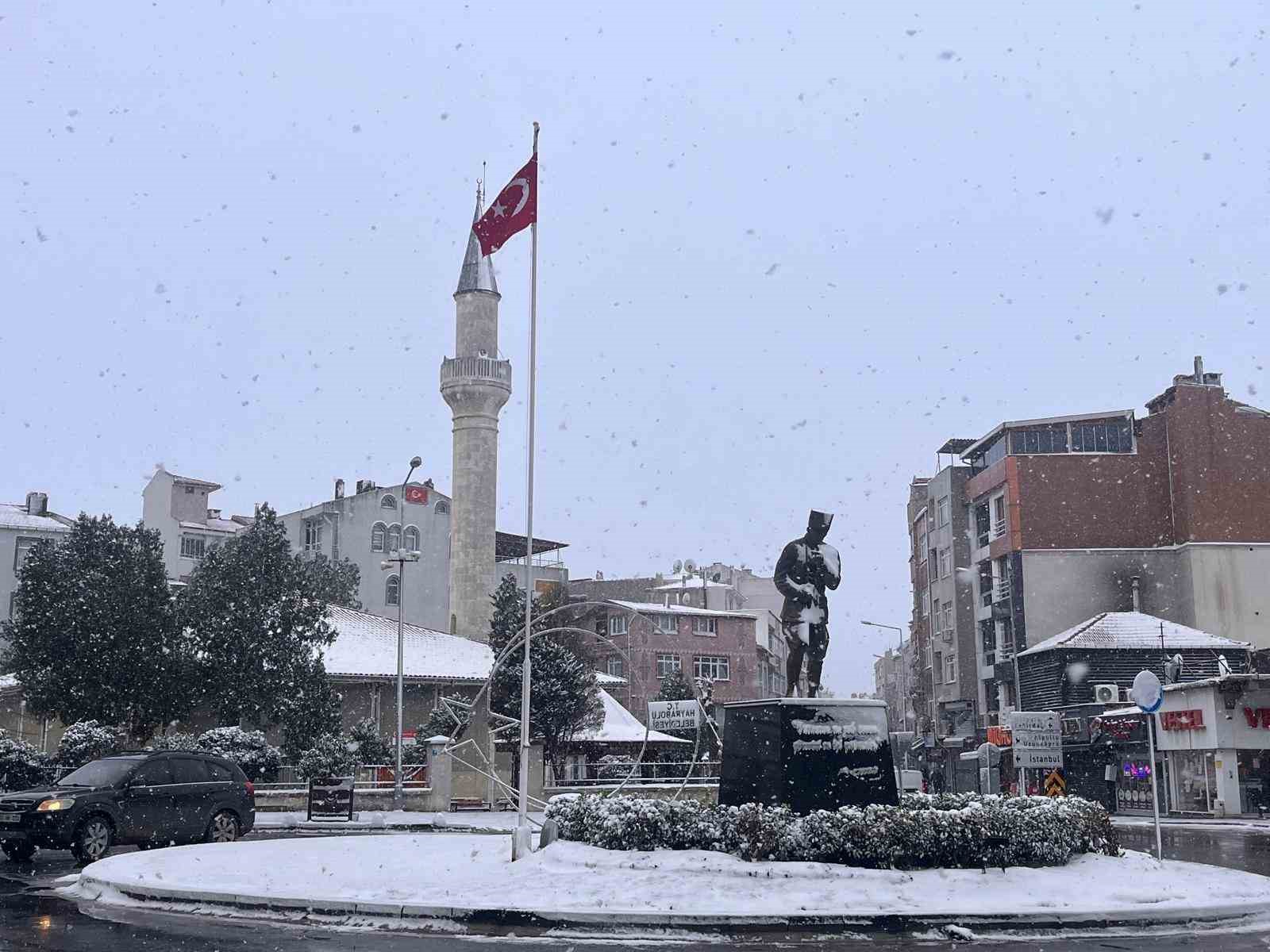Tekirdağ’da kar yağışı etkisini sürdürüyor
