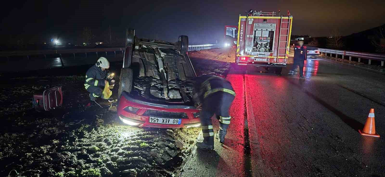 Ters dönen otomobildeki 2 kişi yaralandı
Ters dönen otomobildeki 2 kişi yaralandı