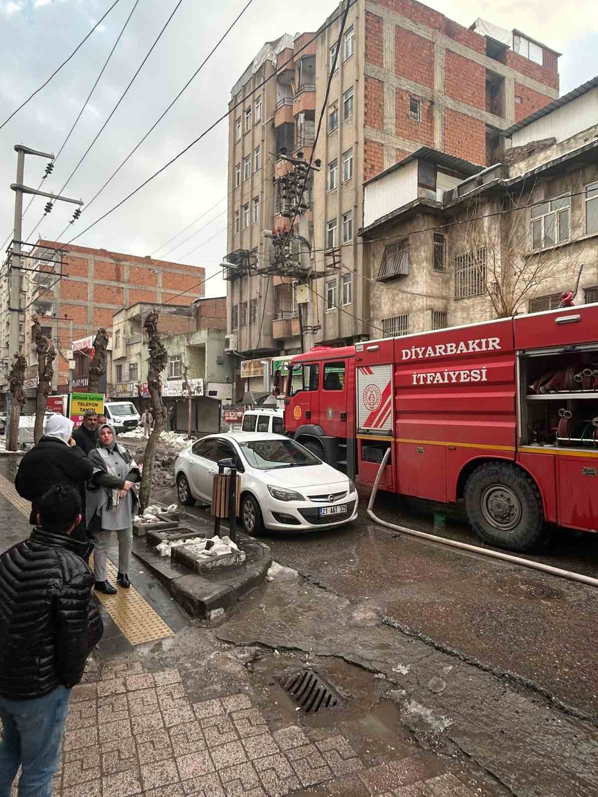 Türkiye’de bir ilkti: Diyarbakır’daki güvercin otelinde çıkan yangında 100’den fazla kuş telef oldu
