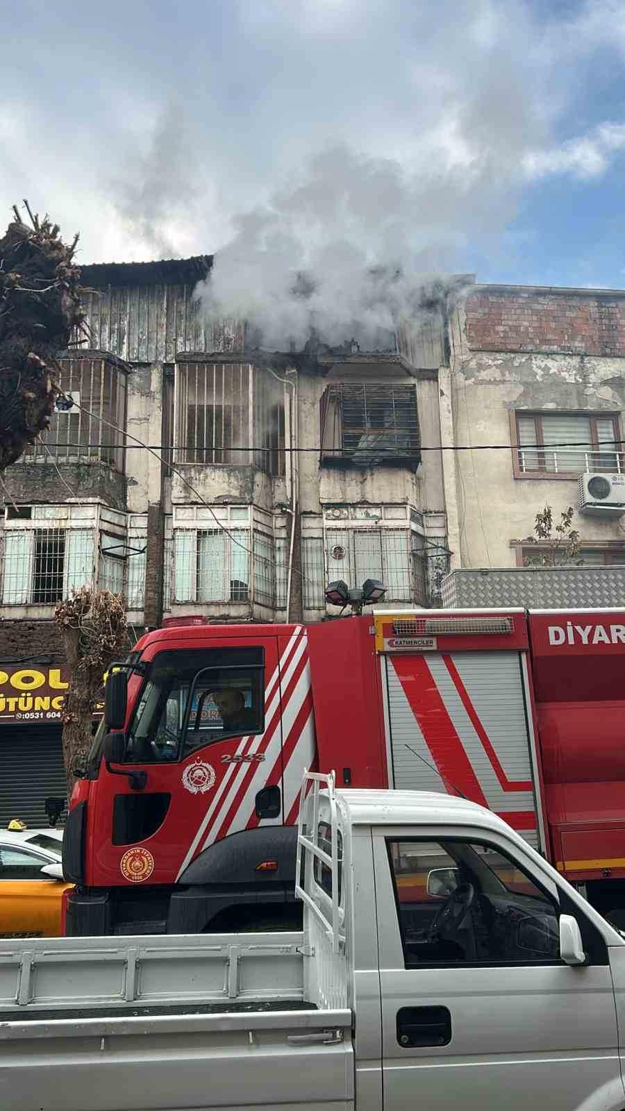 Türkiye’de bir ilkti: Diyarbakır’daki güvercin otelinde çıkan yangında 100’den fazla kuş telef oldu
