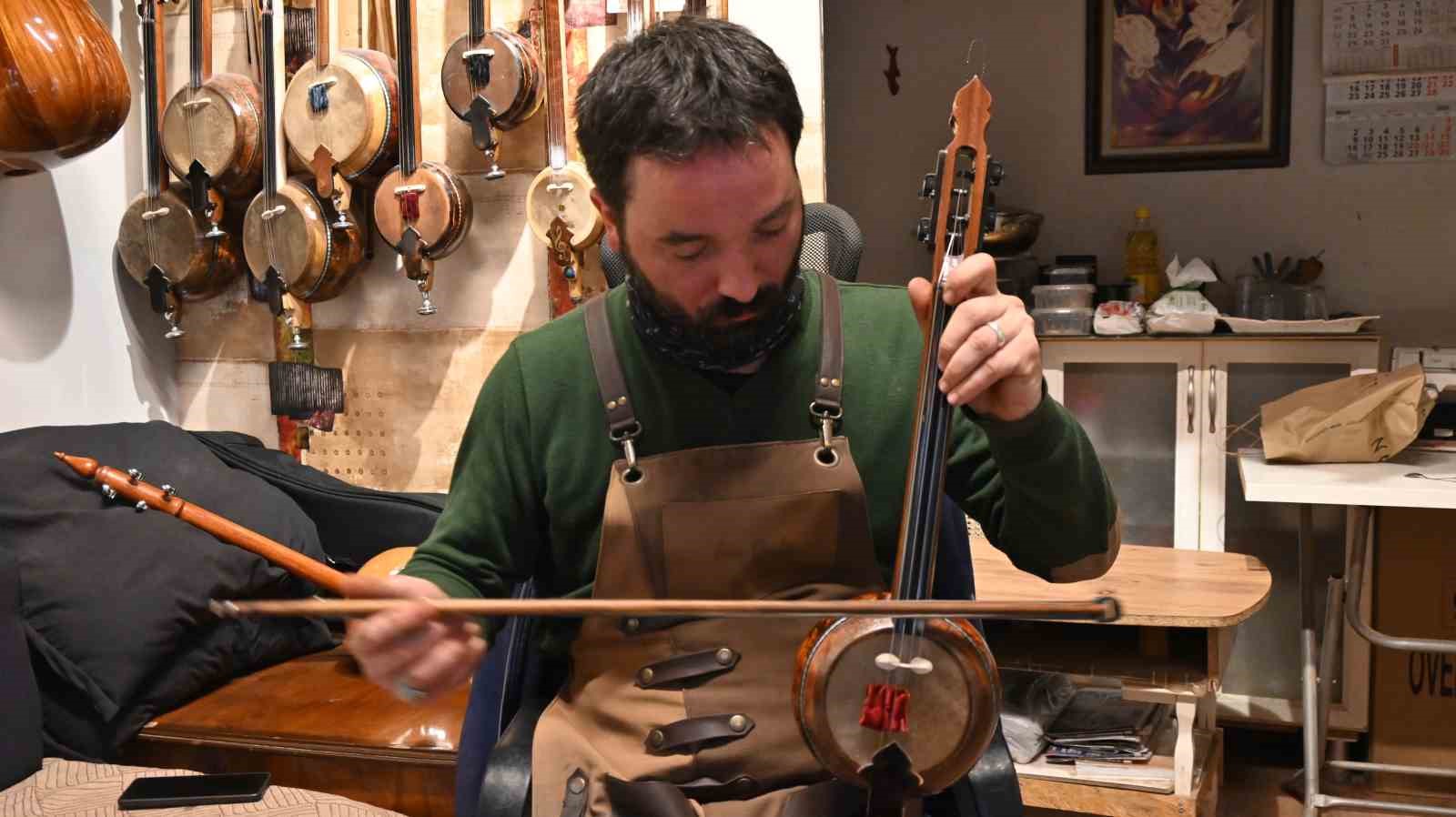 Ustasından devraldı, Cumhurbaşkanlığı Korosuna taşıdı
