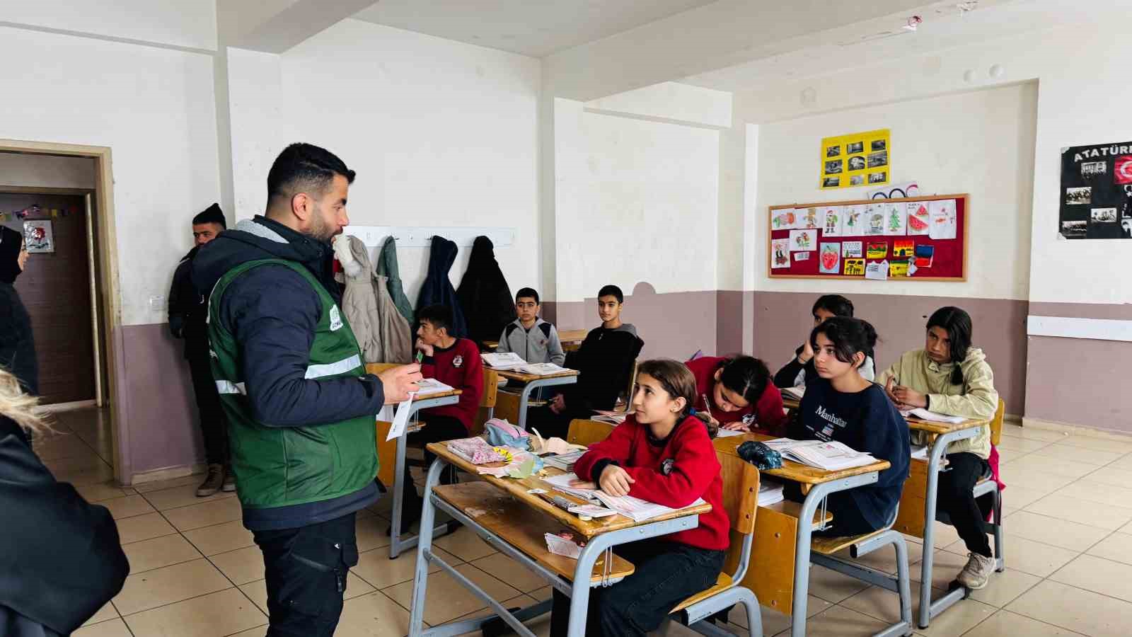 Yeşilay’dan öğrencilere bağımlılıkla mücadele eğitimi
