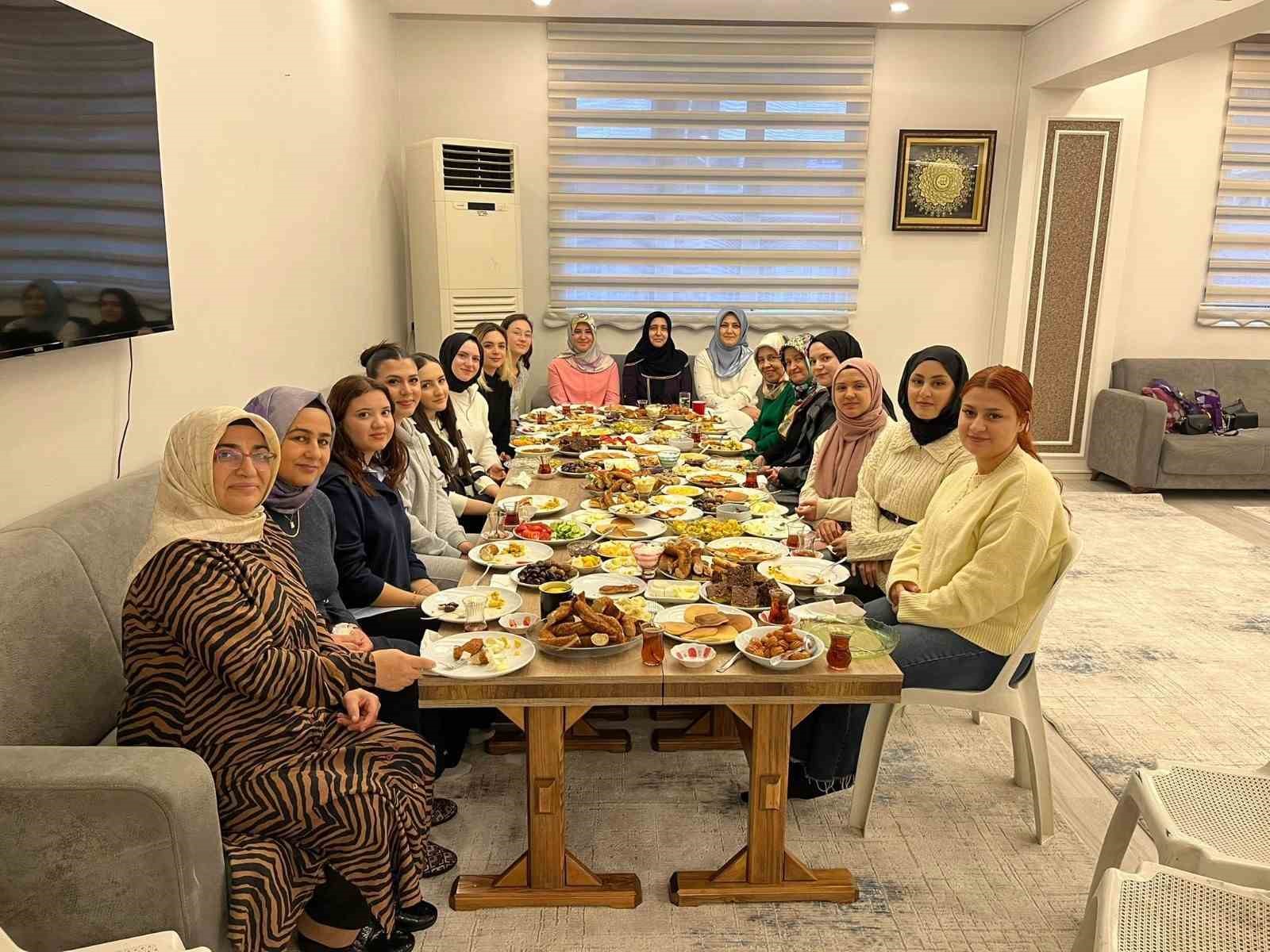 Yurtlarda sınav stresine karşı moral etkinlikleri düzenlendi
