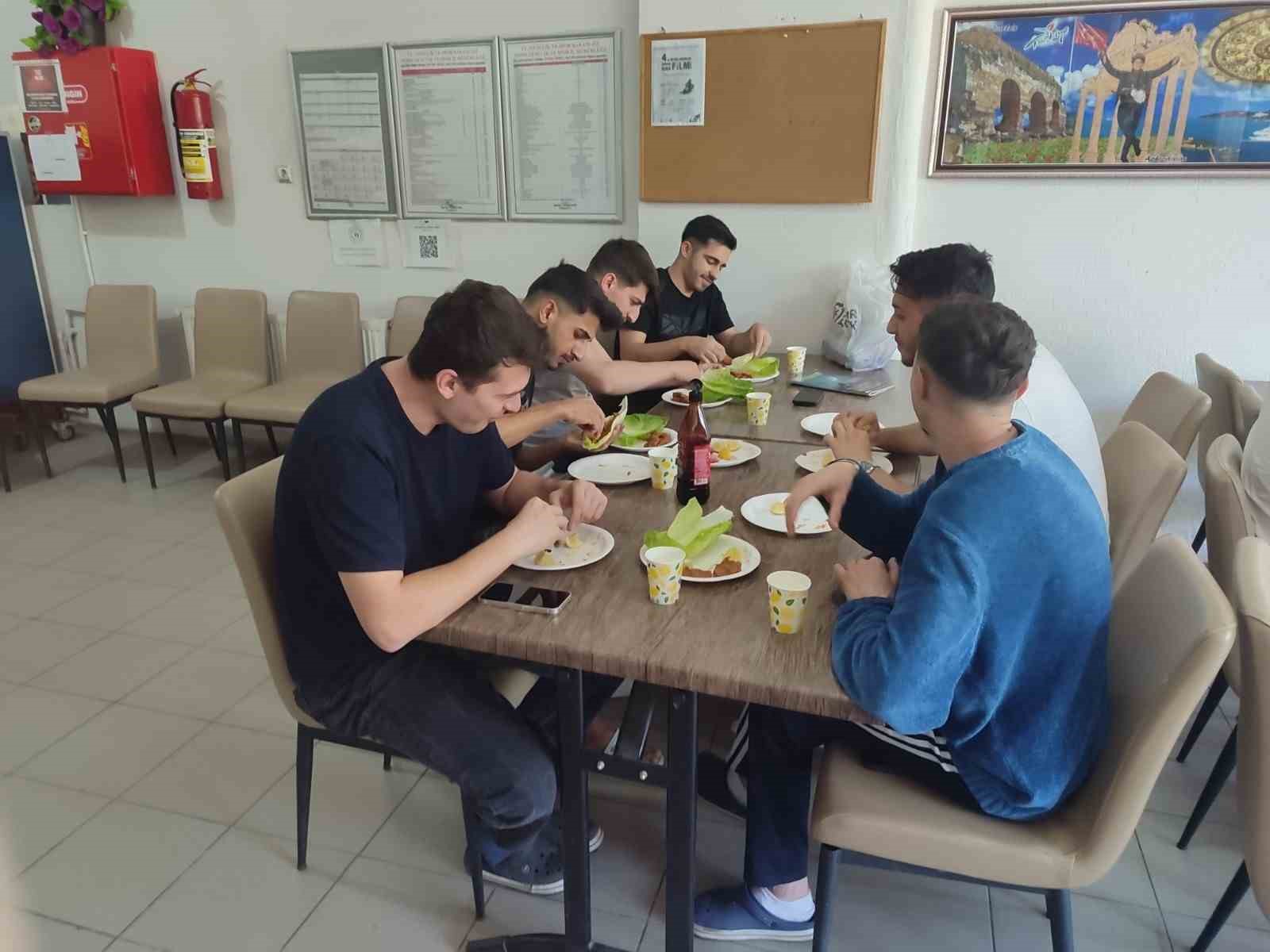 Yurtlarda sınav stresine karşı moral etkinlikleri düzenlendi
