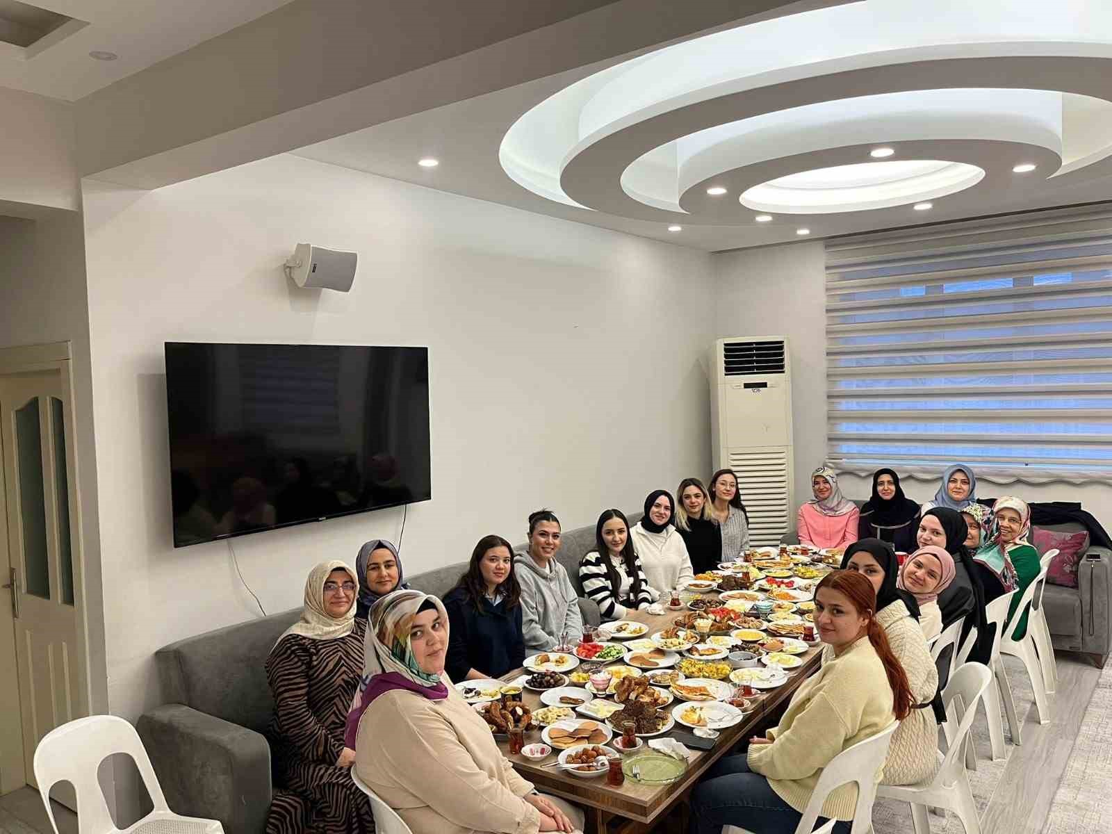 Yurtlarda sınav stresine karşı moral etkinlikleri düzenlendi
