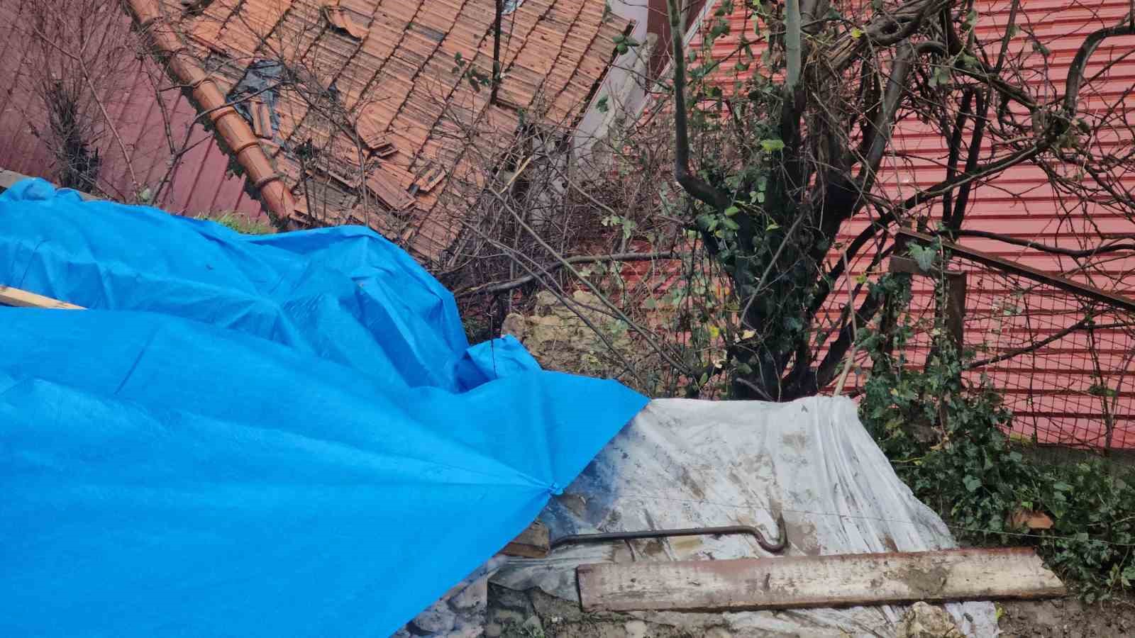 Zonguldak’ta korkutan heyelan; kayalar iki evin üzerine düştü
Zonguldak’ta korkutan heyelan; kayalar iki evin üzerine düştü