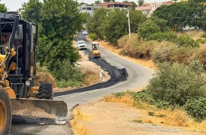 Akoba Köyü yolunda asfalt yama çalışmalarına başladı