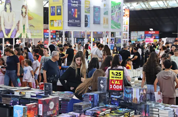 Antalya Kitap Fuarı’nın 9’uncu gününde 67 yazar okurlarıyla buluştu