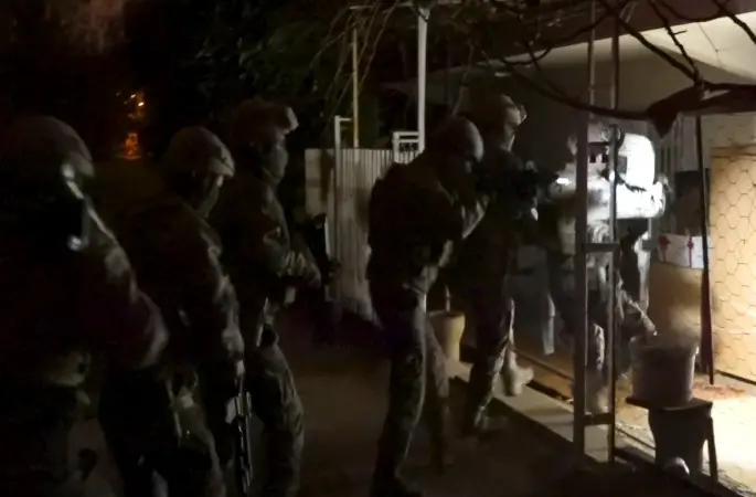 Antalya’da 20 ayrı adrese 150 personelle eş zamanlı operasyon
