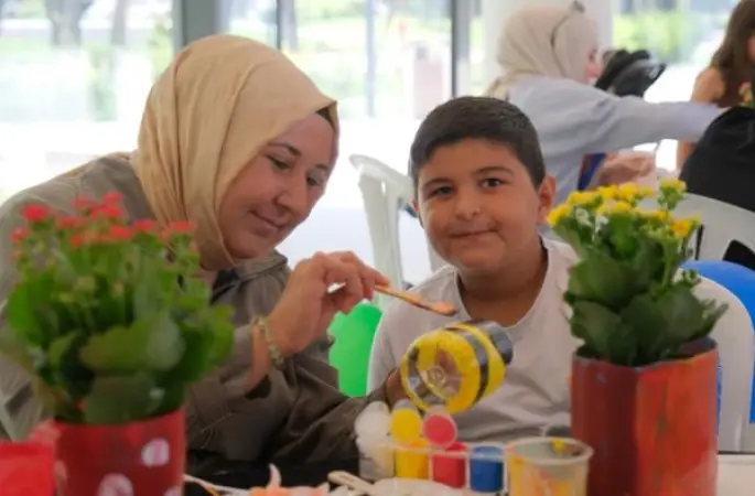 Atık plastikler saksıya dönüştü