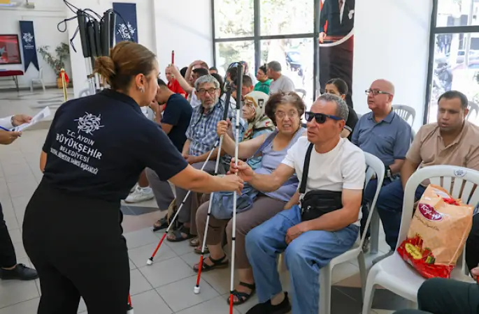 Aydın’da görme engellilere 500 beyaz baston desteği