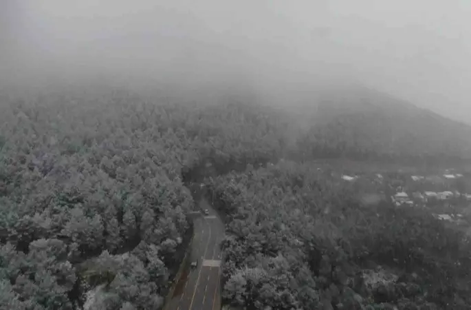 Aydos’ta etkili olan kar yağışı havadan görüntülendi
