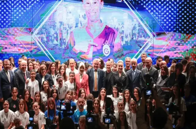 Bakan Bak: "Bugün Şırnak’ta roket sesleri yerine raket sesleri var"