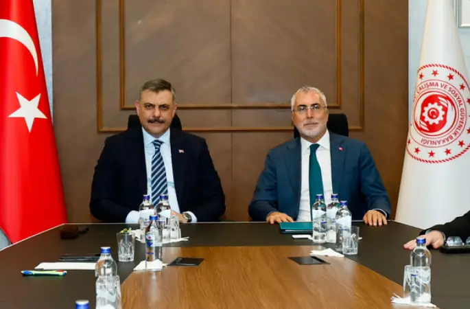 Bakan Çiftçi, Bakan Işıkhan ile bir araya geldi