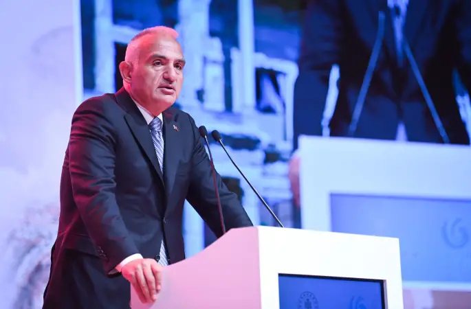 Bakan Ersoy, eski Bakan Mahir Ünal’ı ağırladı