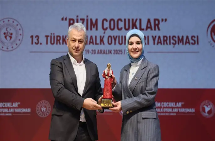 Bakan Göktaş, "Bizim Çocuklar 13. Türkiye Halk Oyunları Yarışması"nın açılış törenine katıldı