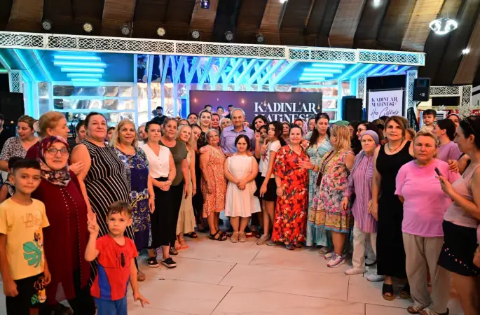Başkan Kocagöz, kadınların matine coşkusuna ortak oldu
