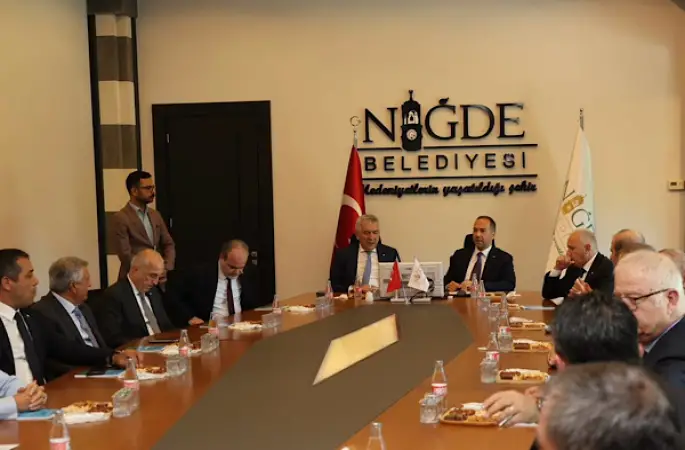 Başkan Özdemir, İSO heyetini ağırladı