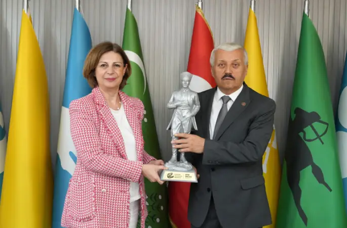 Başkan Ünlüce, Eskişehir Esnaf ve Sanatkarlar Odaları Birliği’ni ziyaret etti
