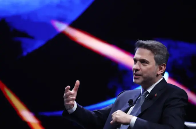 Bayraktar: İşçisinin hakkını gözetmeyen hiçbir anlayışa müsaade etmeyeceğiz