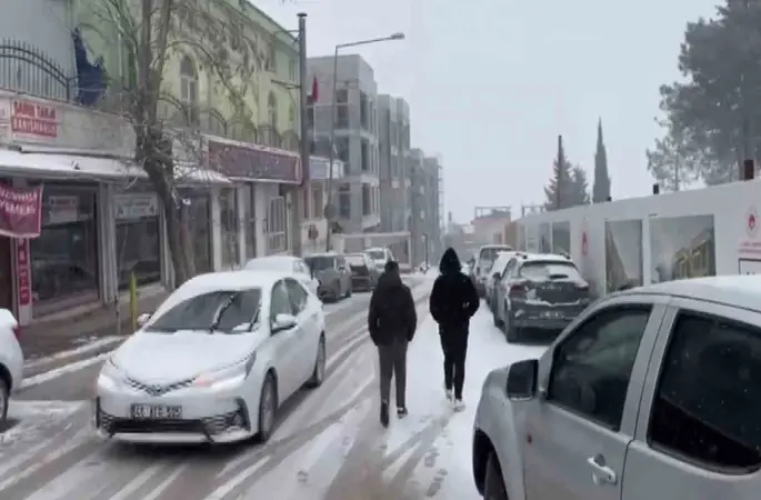 Besni’de yoğun kar yağışı başladı