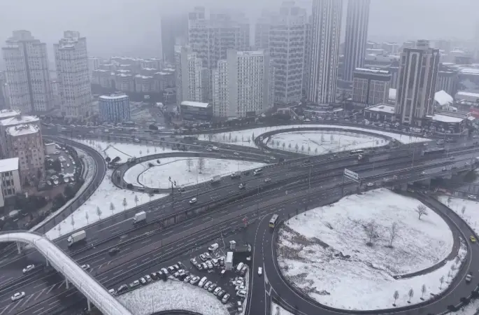 Beyaza bürünen Esenyurt havadan görüntülendi
