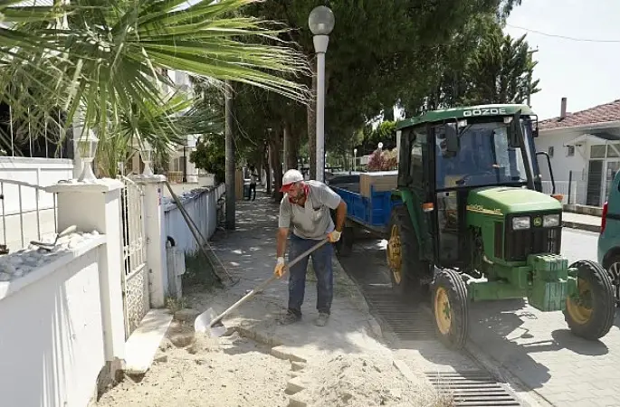 Burhaniye'de Yol Yapım, Bakım ve Onarım Çalışmaları Aralıksız Devam Ediyor