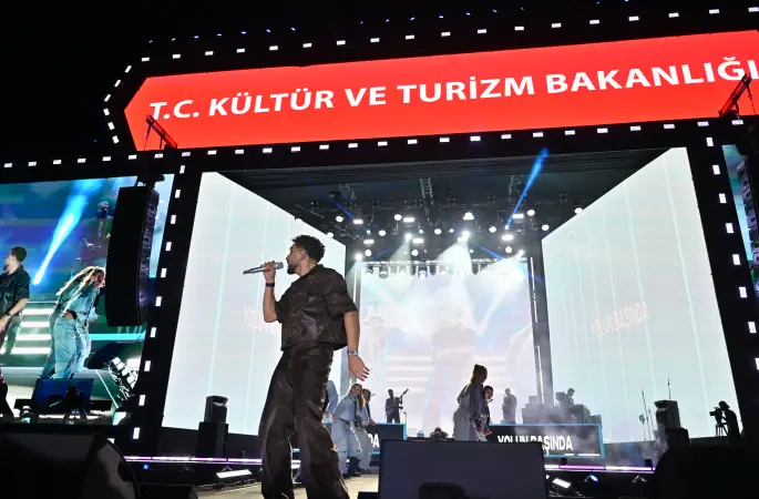 Çanakkale Kültür Yolu Festivali’nde Sefo sahne aldı