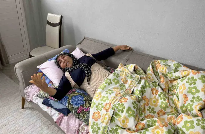 Dayak yiyen yeğenini kurtarmak isteyen kadın darp edildi
