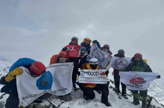 Demirkapı Tepesi’ne kış zirve tırmanışı
