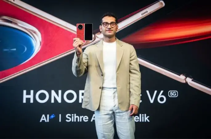 Dünyanın en ince ve en güçlü katlanabilir  amiral gemisi HONOR Magic V6 Türkiye’de