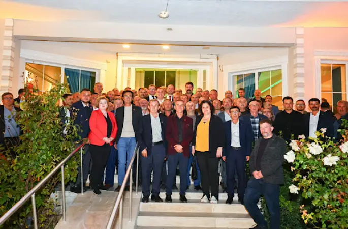 Dutlulu, Demirci’de muhtarlarla buluştu: İlçenin yatırım ve hizmet gündemi ele alındı