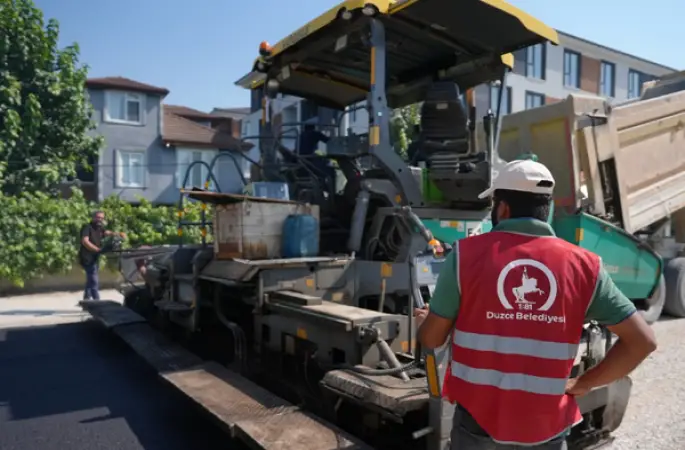 Düzce’de İstanbul Caddesi’nde asfalt yenileme çalışması başladı