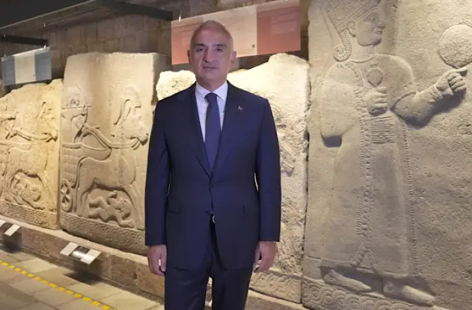 Ersoy, Anadolu Medeniyetleri Müzesi'ndeki yenileme çalışmalarını inceledi