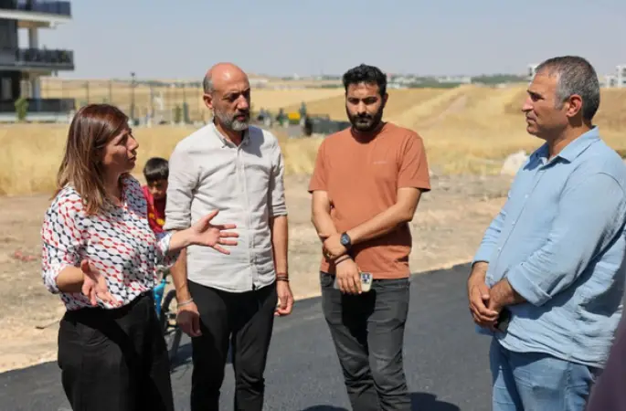 Eşbaşkan Bucak, altyapı ve peyzaj çalışmalarını sahada inceledi