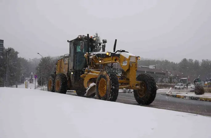 Gaziantep Büyükşehir, kar yağışına yönelik tüm aşamalarda sahada