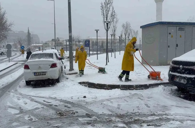 Gaziantep’te yoğun kar yağışı etkili oluyor