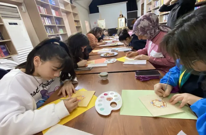 Gençler tezhip sanatını uygulamalı öğrendi
