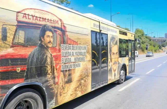 İETT'den Kadir İnanır anısına özel tasarlanan saygı otobüsü