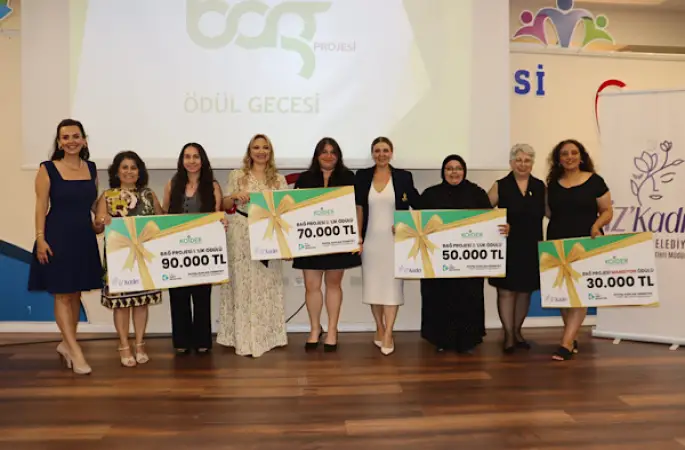 İzmit'te Bağ Projesi kapsamında kadın girişimcilere ödülleri verildi
