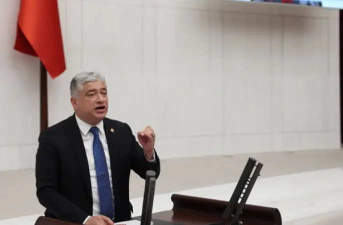 Kısacık: Yapay zeka konusunda kaybedeceğimiz bir gün bile yok