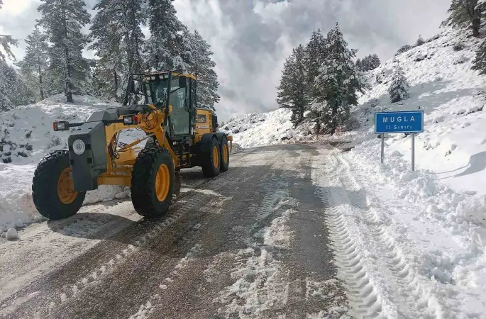 Muğla’da karla mücadele aralıksız devam ediyor
