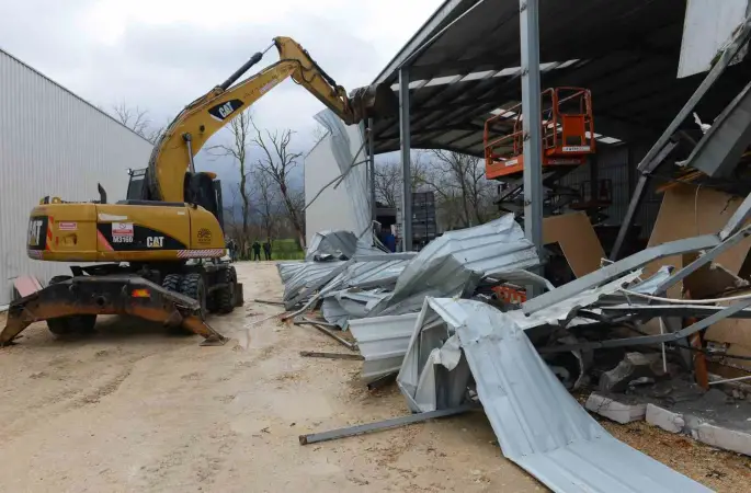 Nilüfer’de 3 yıkım birden
