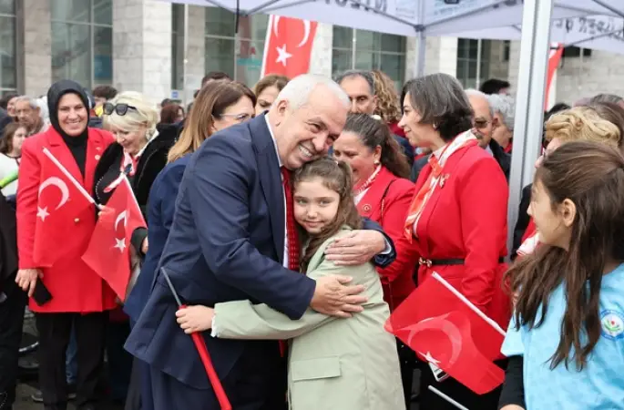 Nilüfer’de Cumhuriyet Bayramı kutlamaları çelenk töreniyle başladı