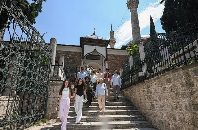 Osmangazi'de Gençler Tanpınar'ın İzinde Bursa'yı Keşfetti