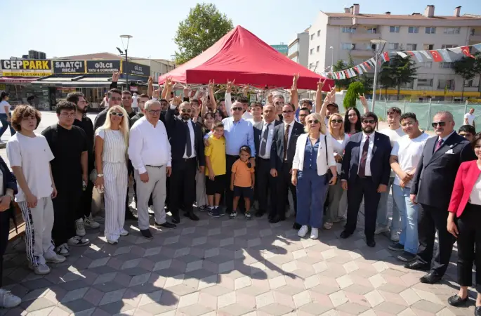 Özdağ, Sincan’da esnaf ve vatandaşlarla buluştu