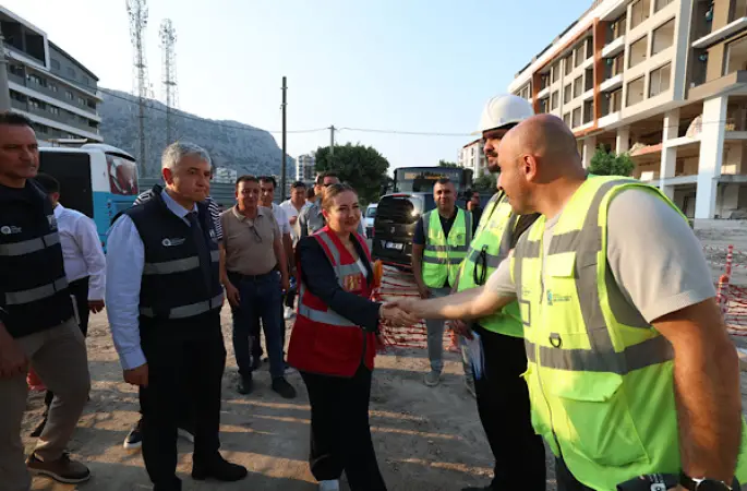 Özdemir, yağmur suyu altyapı yatırım çalışmalarını inceledi